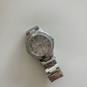 Guess Watch - not sure if works, maybe need to change the batteries